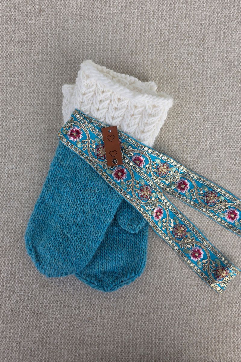 Benedictes Pyntevotter Magenta fra Knit by Ruth